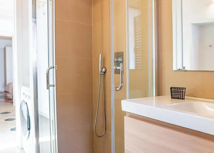 Golden Hour 아파트 *